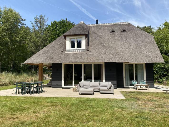 Strandhaus für 10 Personen, mit Balkon/Terrasse und Terrasse sowie Garten auf Ameland