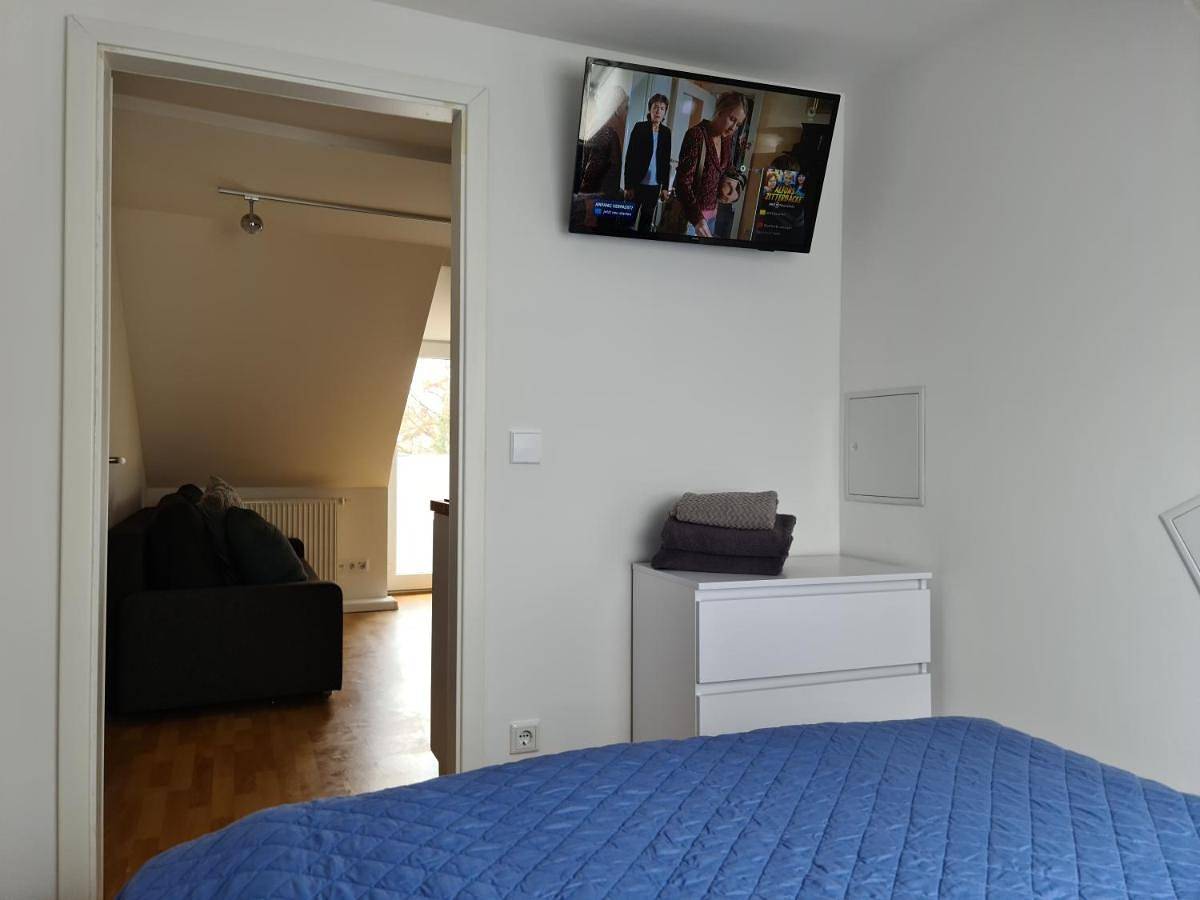 Ganze Wohnung, Apartment with Garden View in Sendling München, München