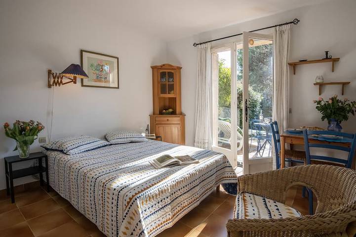 Ganze Wohnung, Charmantes Studio 2 Personen in einer Villa mit Terrasse und Garten in Saint-Paul-de-Vence, Mittelmeerküste (Frankreich)