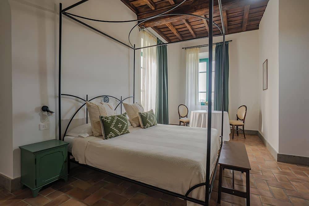 Historic farmhouse nestled in the Castelli Romani countryside in Velletri, Rom Provinz