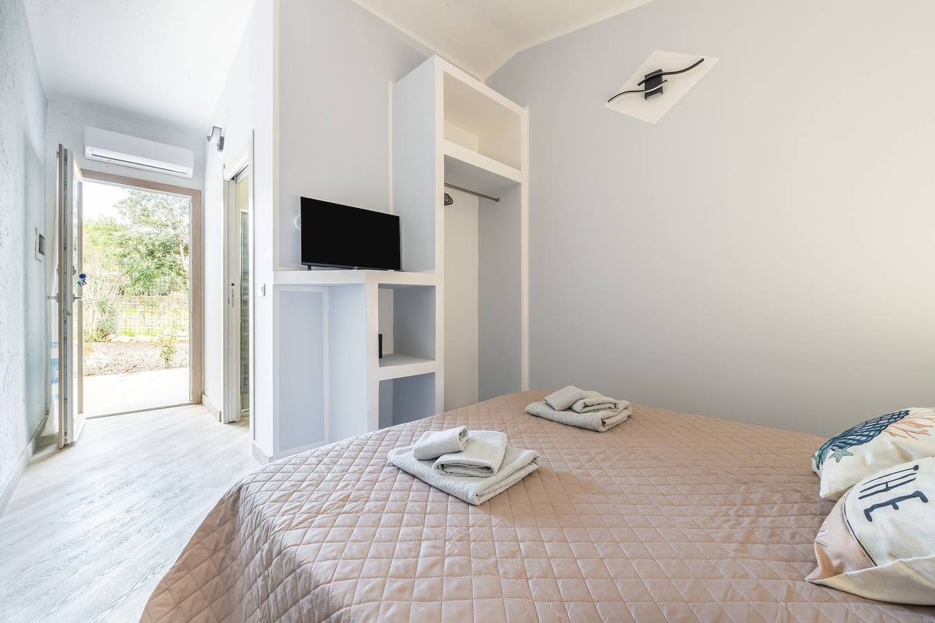 Mia Rooms: camera uno in Villasimius, Cagliari e Dintorni