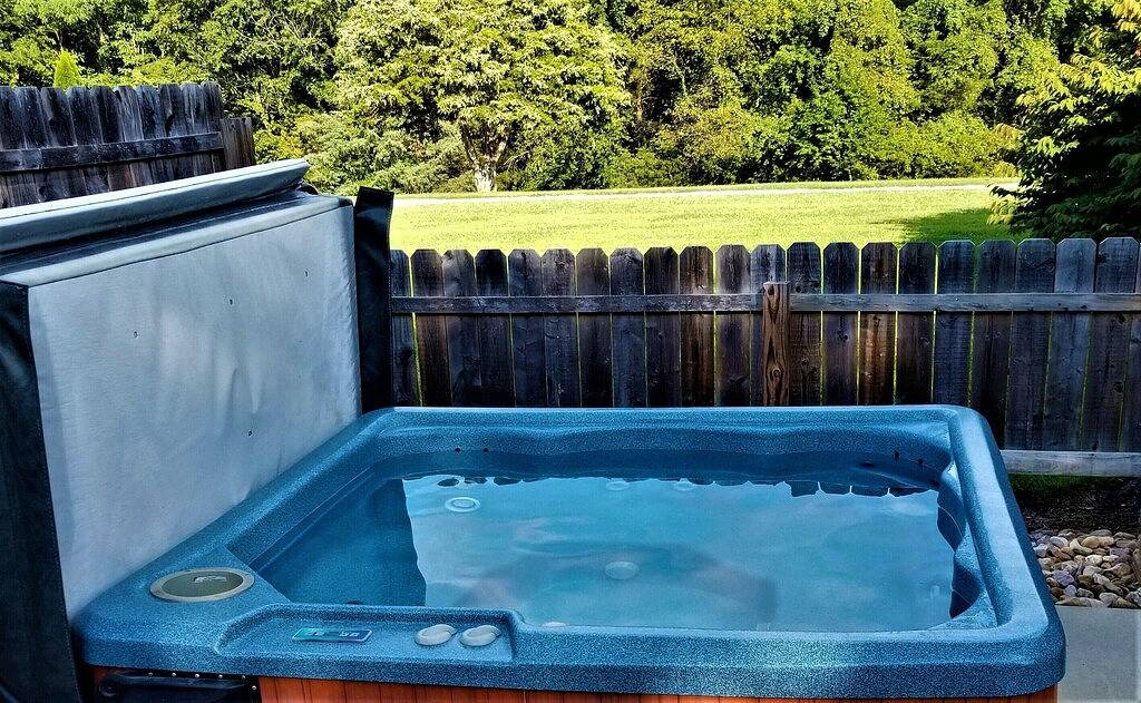 Hawksbill Retreat Cabin 6, Whirlpool, Bergblick, in der Nähe von Luray, Va in Page County