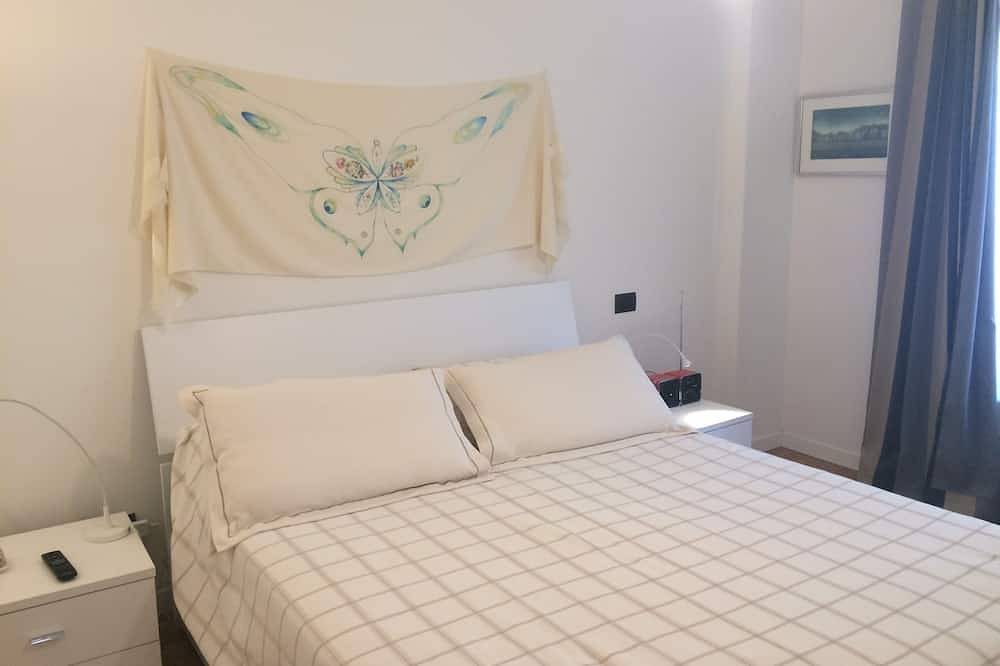 Entire apartment, Centro Senza Barriere Architettoniche Con Park Privato Diretto All'Ascensore in Trieste, Carso