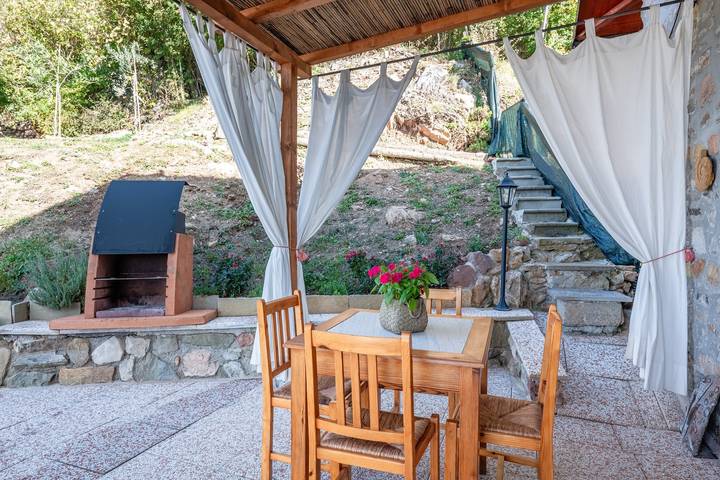 Vacation Home "Agriturismo La Vecchia Scuola" with Private Mini Pool, Private Terraces & Wi-Fi in Villa Collemandina, Garfagnana