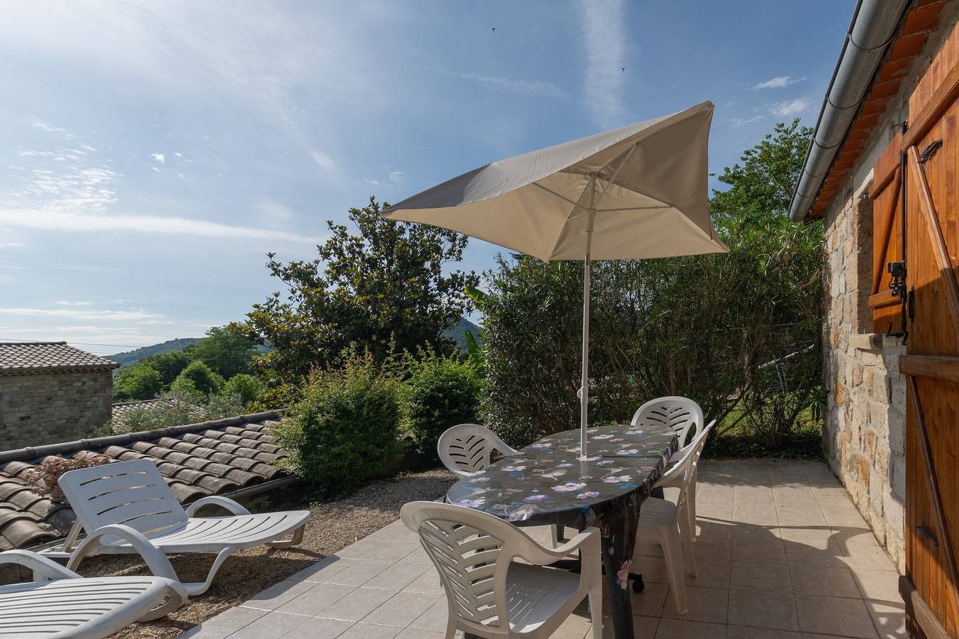 Maison 'Les Sources Gîte La Remise' avec piscine partagée, terrasse privée et climatisation in Chambonas, Parc naturel régional des Monts d'Ardèche