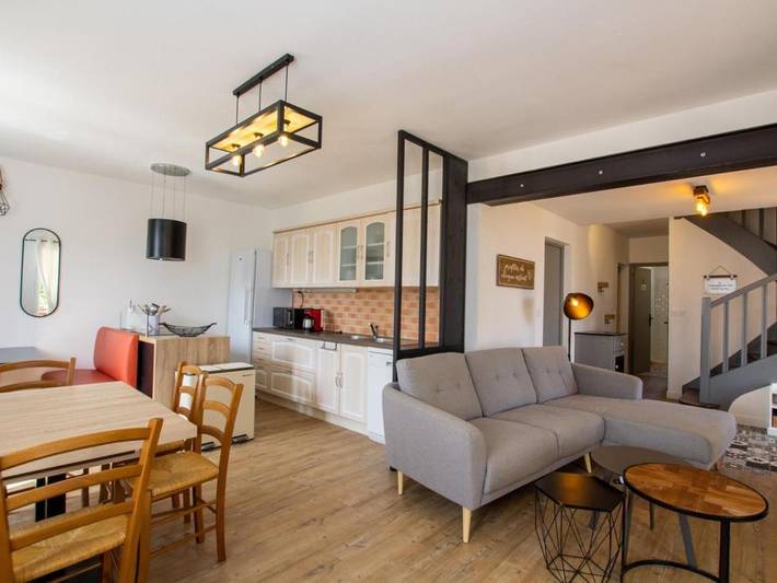 Location de vacances pour 6 personnes, avec Terrasse ainsi que Jardin et Piscine à Rampieux