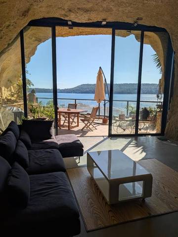 Gîte pour 4 personnes, avec vue et terrasse à Saint-Chamas