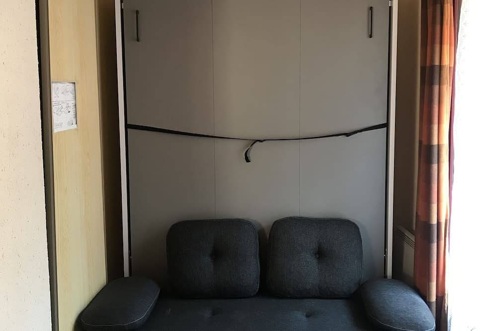 Entire apartment, Hautes-Pyrénées Studio, quiet building, private parking, near the center in Luz-Saint-Sauveur, Pyrenees National Park