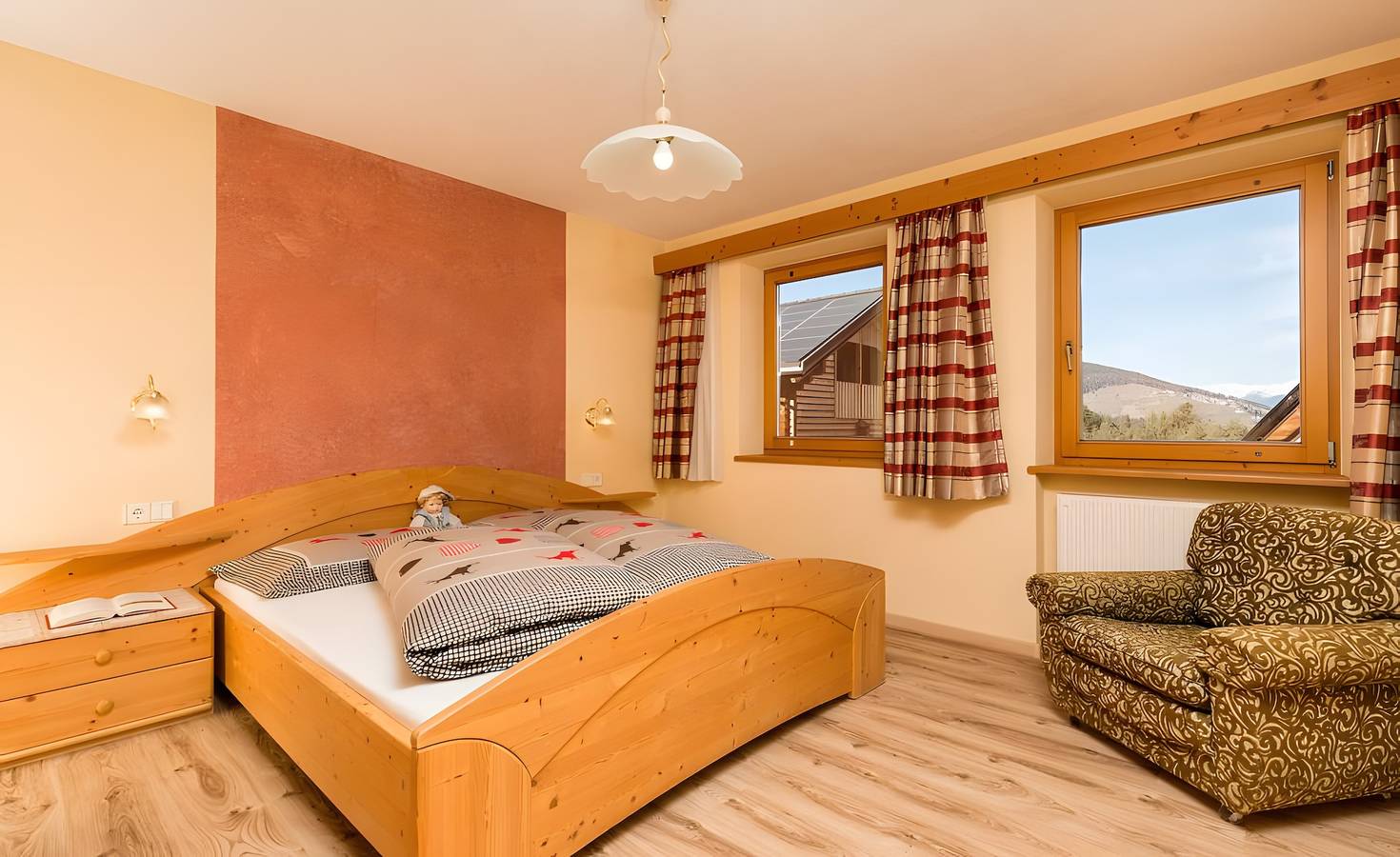 Ganze Wohnung, Apartment 'Ciastel' mit Bergblick, Gemeinschaftspool und Wlan in St. Martin in Thurn, Dolomiti Superski