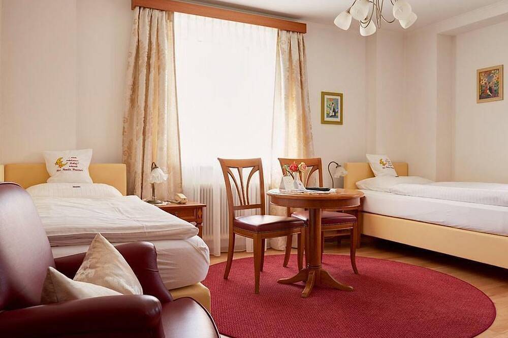 Single room, shower, Wc, 1 bedroom - Hametner with Innviertlerhaus with in Bad Hall, Hausruckviertel