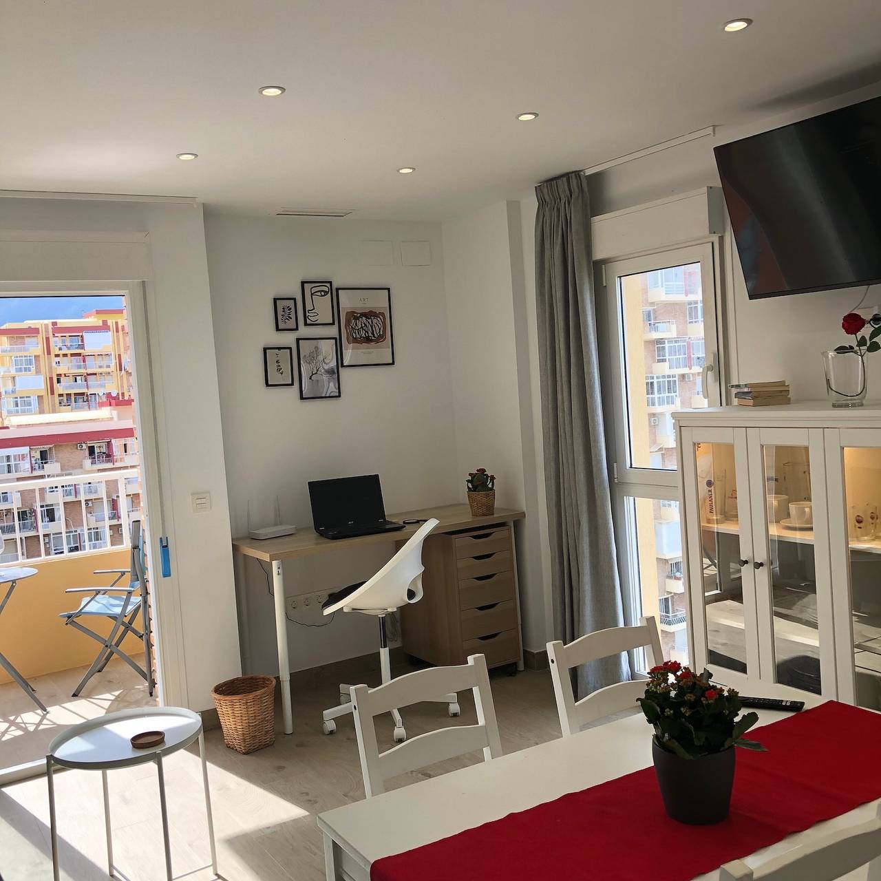 Hel leilighet, Apartment 'Aguila 900' with Private Terrace, Wi-Fi, and Air Conditioning in Benalmádena Costa, Benalmádena