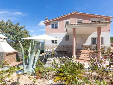 Villa for 10 Guests in Lloret de Mar, Girona Province, Picture 2