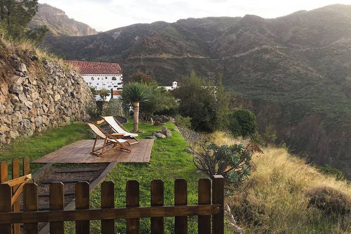 Casa de vacaciones para 4 personas, con terraza además de jardín y piscina en Tejeda