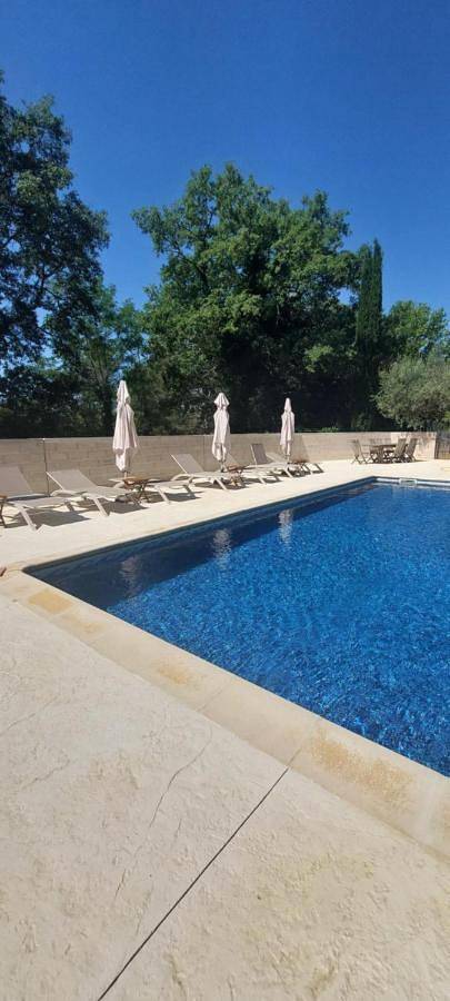 Gîte pour 2 personnes, avec jardin et piscine à Besse-sur-Issole - 2