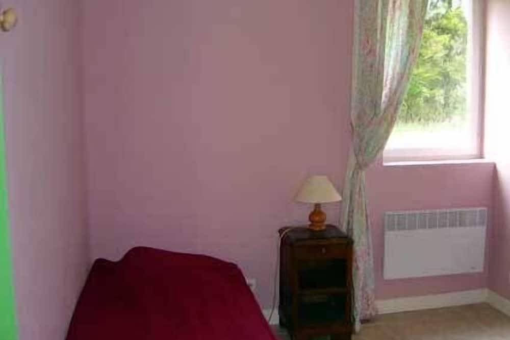 Gîte de la source , c'est la petite maison dans la prairie ! in Chambly, Oise