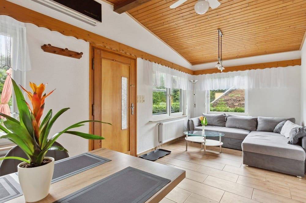 Mit naturnahen Badeteich in Nordhausen, Harzvorland