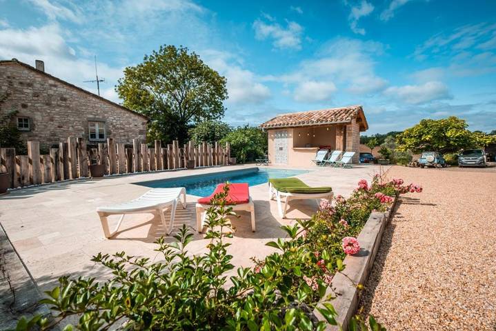 Location de vacances pour 12 personnes, avec piscine ainsi que jardin et balcon à Vaour - 4