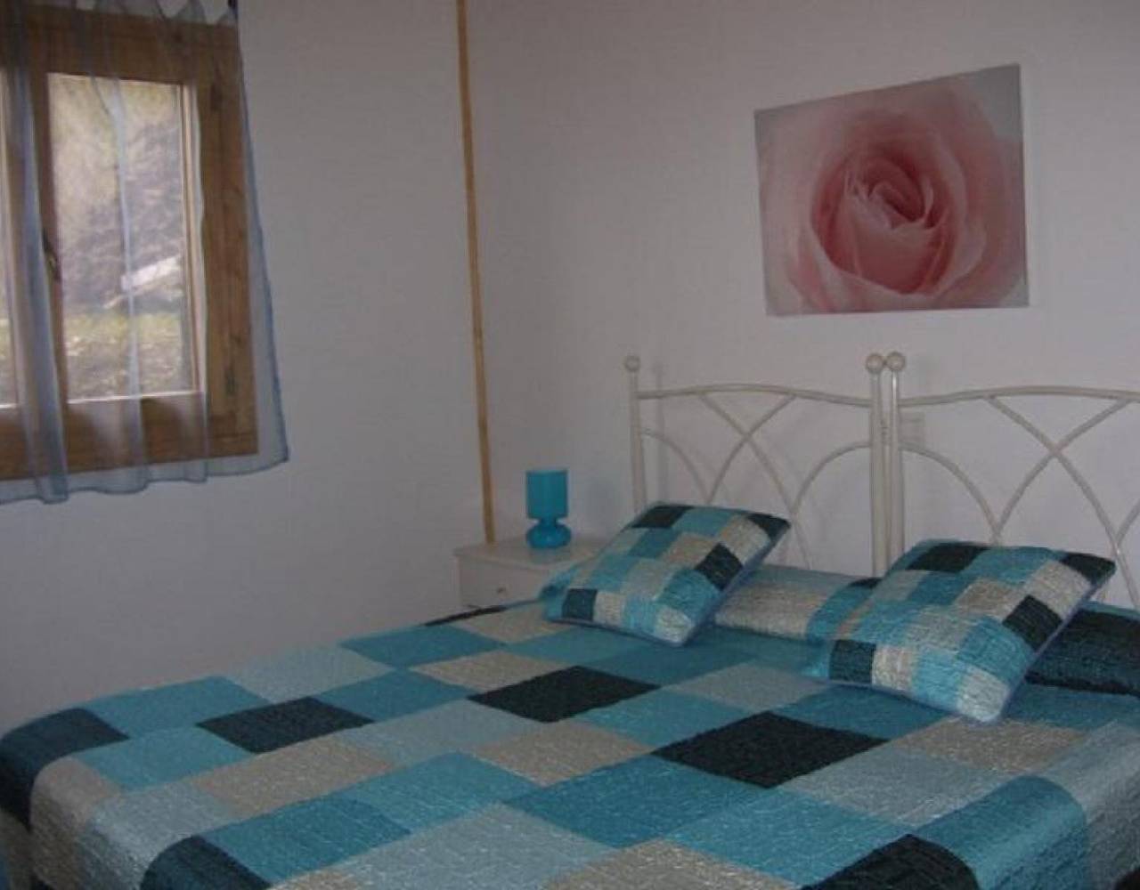 Appartement entier, Appartement 'Fuente Vilda' avec terrasse privée, jardin privé et climatisation in Alcanadre, La Rioja Province