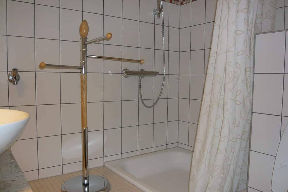 Ganze Wohnung, Zwischen Oper und Schloss, Wohnung Luise, U-Bahn und Bus direkt am Haus in Charlottenburg Berlin, Berlin