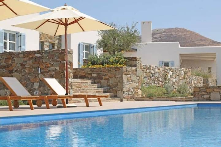 Villa for 12 people, with pool in Syros