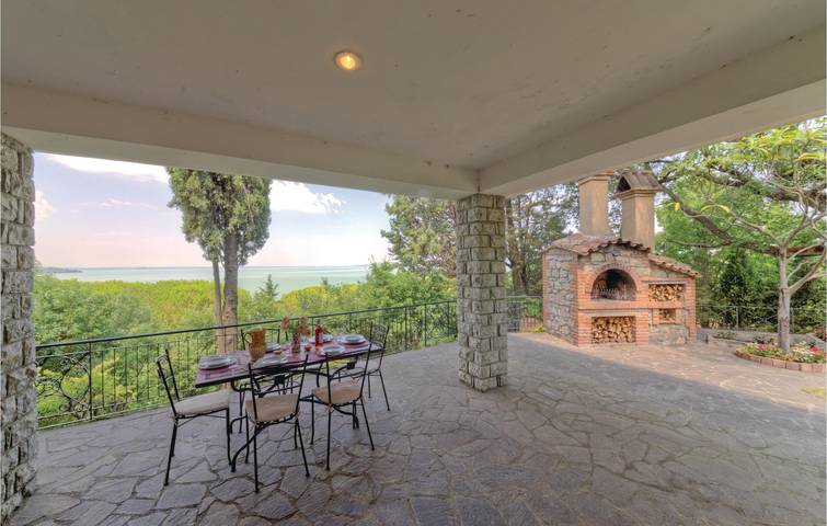 Magione Oasis: 160m² Apartment with Pool & Parking in Magione, Lake Trasimeno