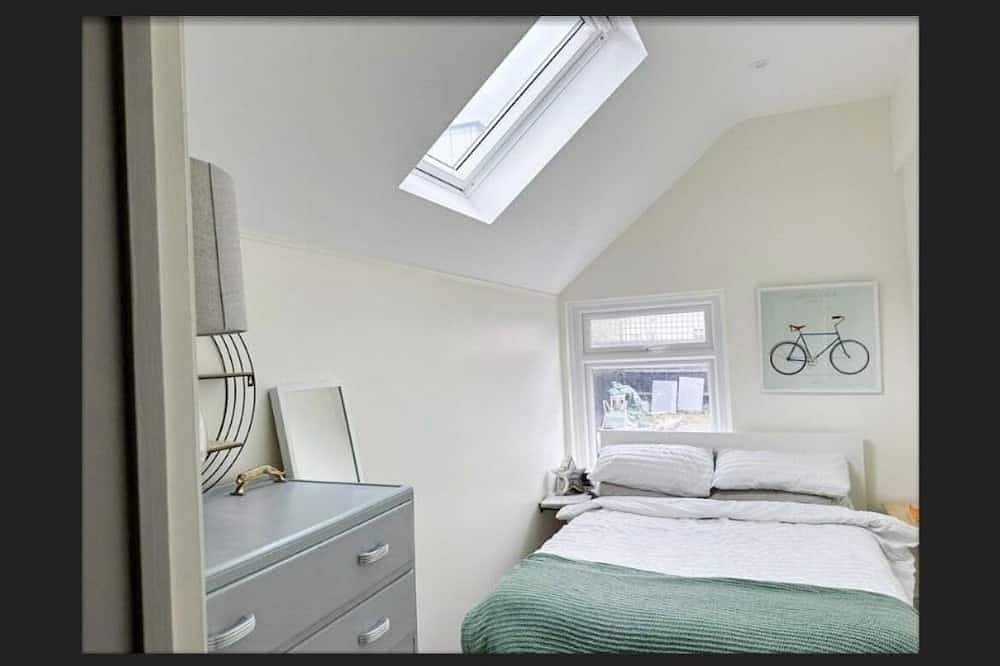 Petfriendly- Sleeps 6- Privategarden- Freeparking in Guildford, Surrey