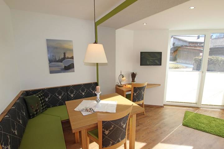 Ferienwohnung für 4 Personen, mit Terrasse und Garten sowie Sauna und Ausblick in Ehrwald