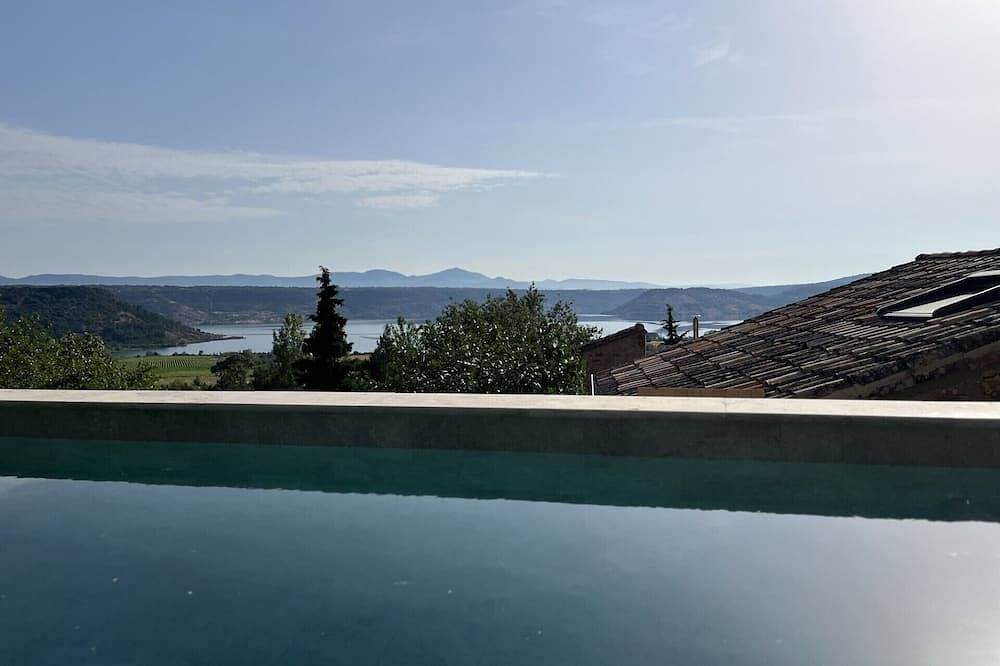 La Grange ****  Eco-gîte de groupe ~ Entre lac et montagne in Liausson, Région de Lodève