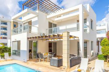 Villa for 6 People in Peyia, South Cyprus, Photo 2