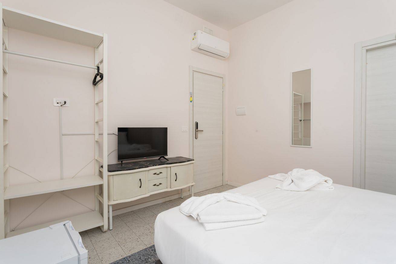 Ganze Wohnung, San Saverio room I 3 santi in Neapel, Neapel Provinz