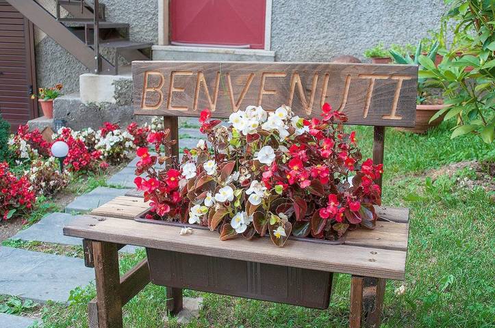 Location de vacances pour 2 personnes, avec Terrasse ainsi que Jardin et Vue à San Giovanni Bianco