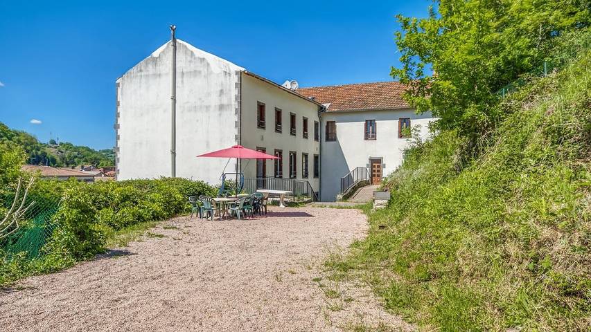 Location de vacances pour 9 personnes, avec jardin à Pontgibaud - 2