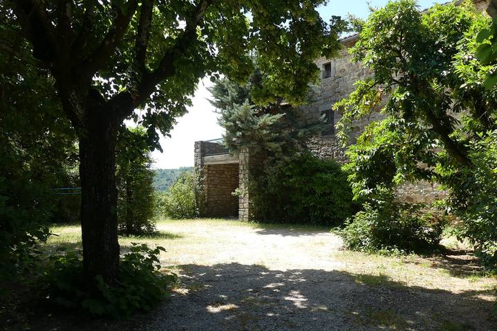 Gîte pour 5 personnes, avec terrasse et jardin