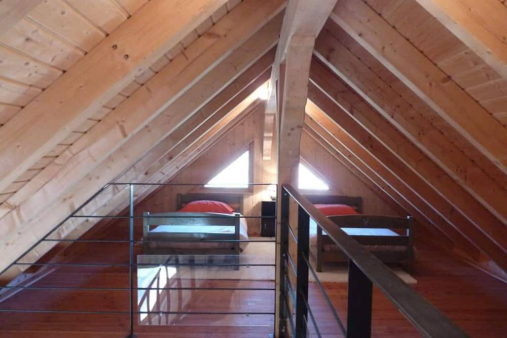Chalet indépendant avec jardin et accès piscine près de St Pourçain in Louchy-Montfand, Allier