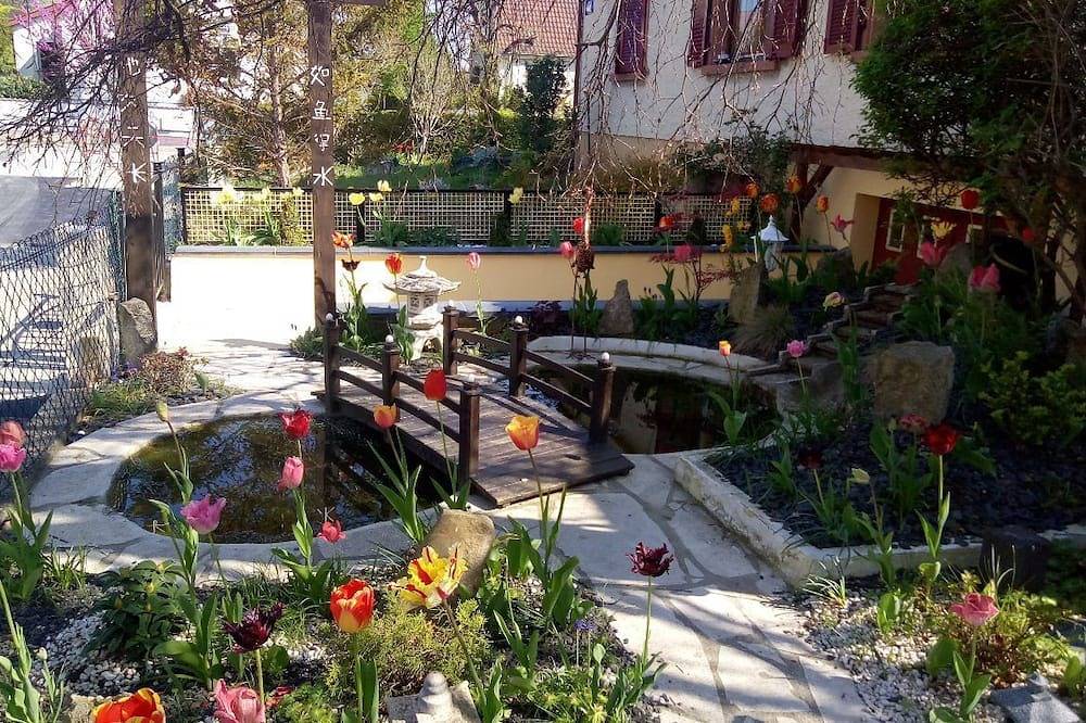 Geheel appartement, Basement apartment close to the center of Colmar, with private garden. in Colmar, Colmar en omgeving