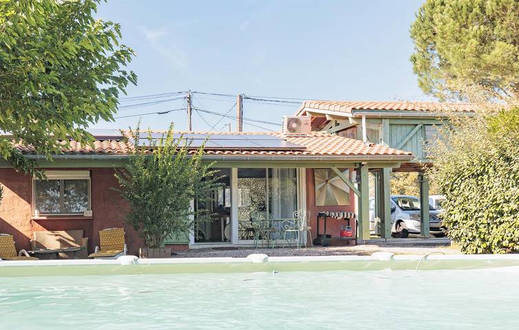 Maison de vacances pour 3 personnes, avec piscine ainsi que terrasse et jardin
