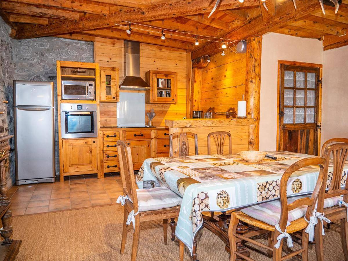 Appartement entier, Le Panicaut de Bourgat in Mérens-les-Vals, Pyrénées