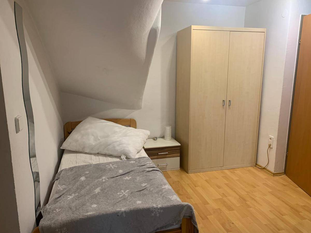 Ganze Wohnung, Ferienwohnung mit Garten und Bergblick in Gailtaler Alpen, Villach-Land