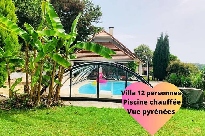 Villa pour 12 personnes, avec Balcon et Terrasse ainsi que Jardin et Piscine
