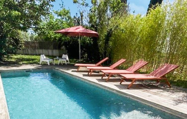Moderno apartamento con piscina, parking y WiFi cerca de Allauch in Allauch, Costa mediterránea (Francia)