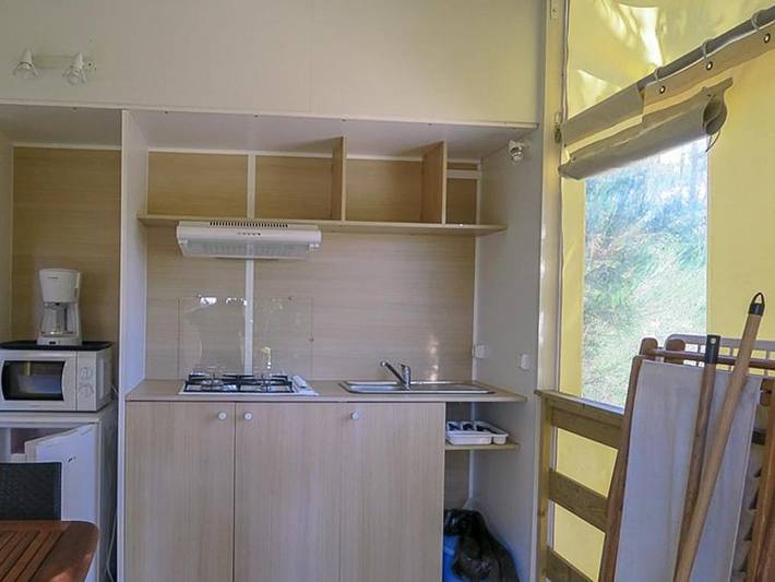 Camping Le Roc del Rey - Safarizelt 4 personen - Tithome mit Sanitäranlagen (Samstag bis Samstag von 06/07/24 bis 31/08/24) 4 Pers. in Belloc, Ariège