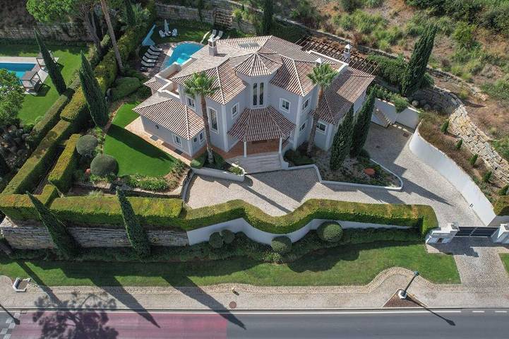 Villa for 14 people, with pool and hot tub in Faro