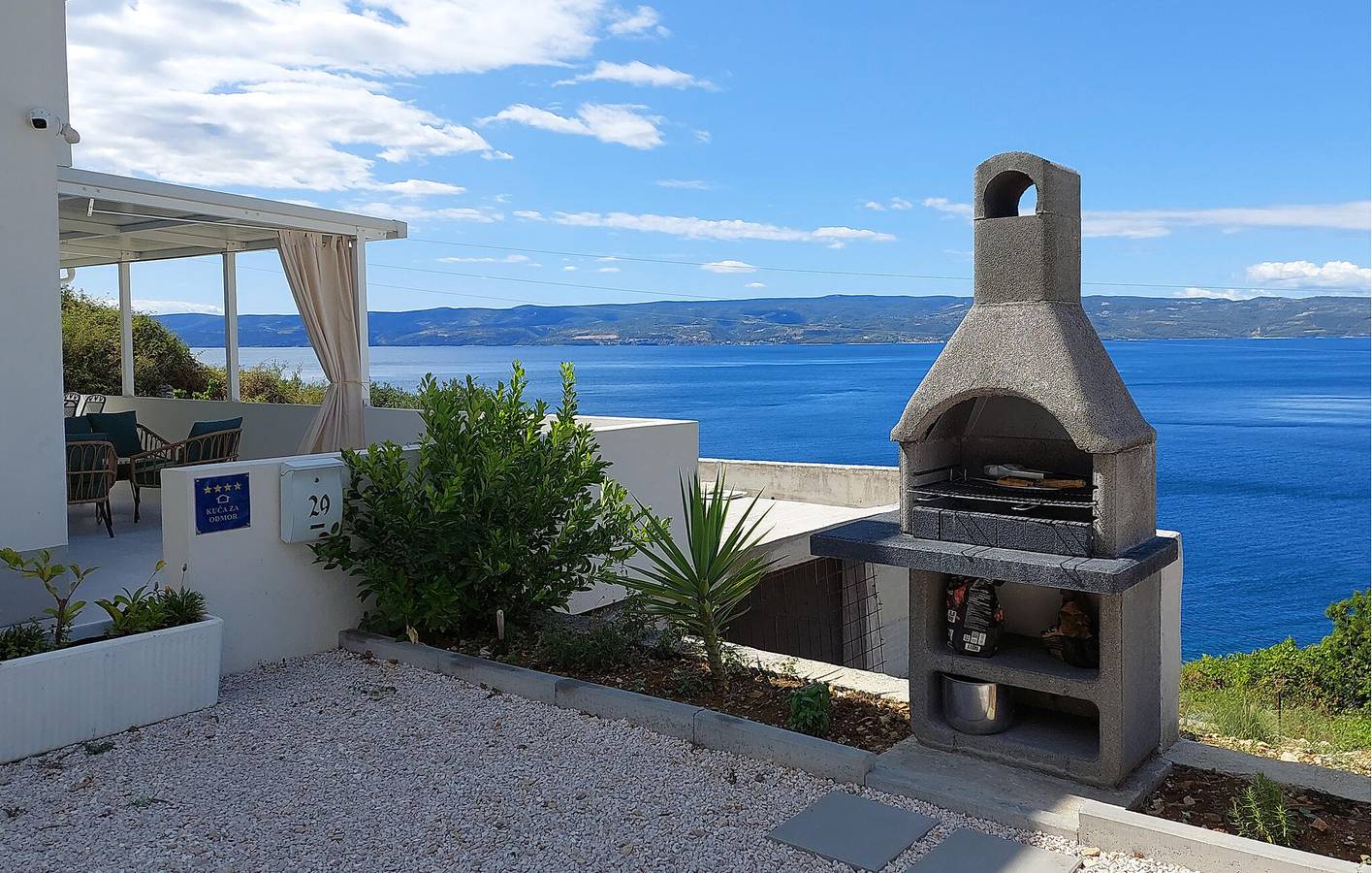 Holiday home for 8 people with lake view in Jesenice, Split-Dalmatia