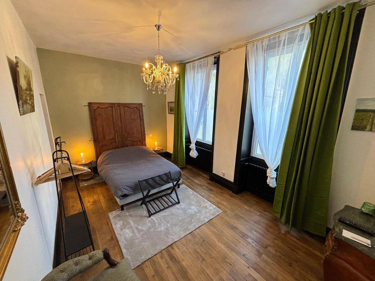Double Room with Private Bathroom in Châteauroux, Région de Châteauroux