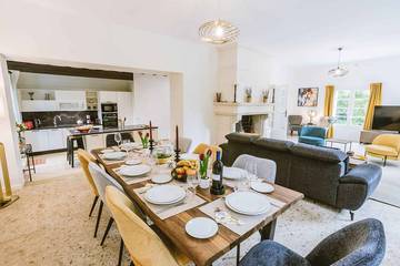 Cottage pour 10 personnes, avec terrasse et jardin à Lembras