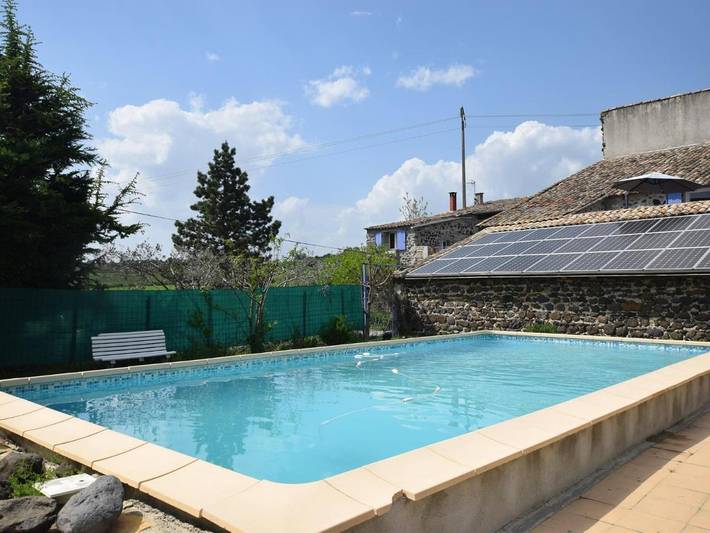 Location de vacances pour 4 personnes, avec terrasse et piscine à Mirabel