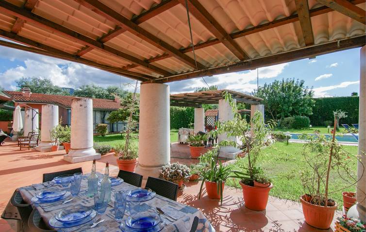 Appartamento intero, Accogliente appartamento con piscina, giardino e WiFi vicino alla pizzeria in Seravezza, Riviera Toscana