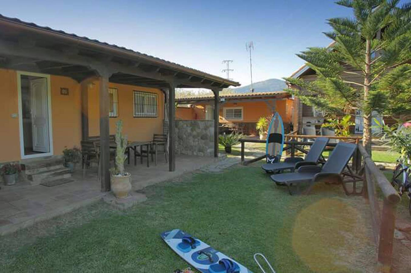 Charmanter Bungalow in Tarifa mit Bergblick in Playa de Los Lances, Tarifa