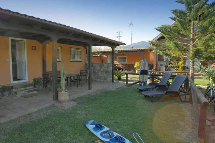 Charmanter Bungalow in Tarifa mit Bergblick in Playa de Los Lances, Tarifa