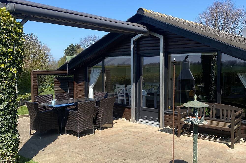 Cozy idyllic vacation home on the edge of a field 500 m to the Baltic Sea in Neukirchen, Ostholstein